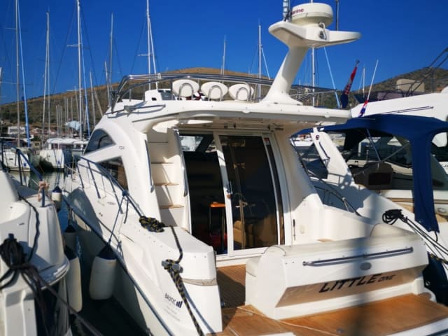 Sealine F34 Fly Little One