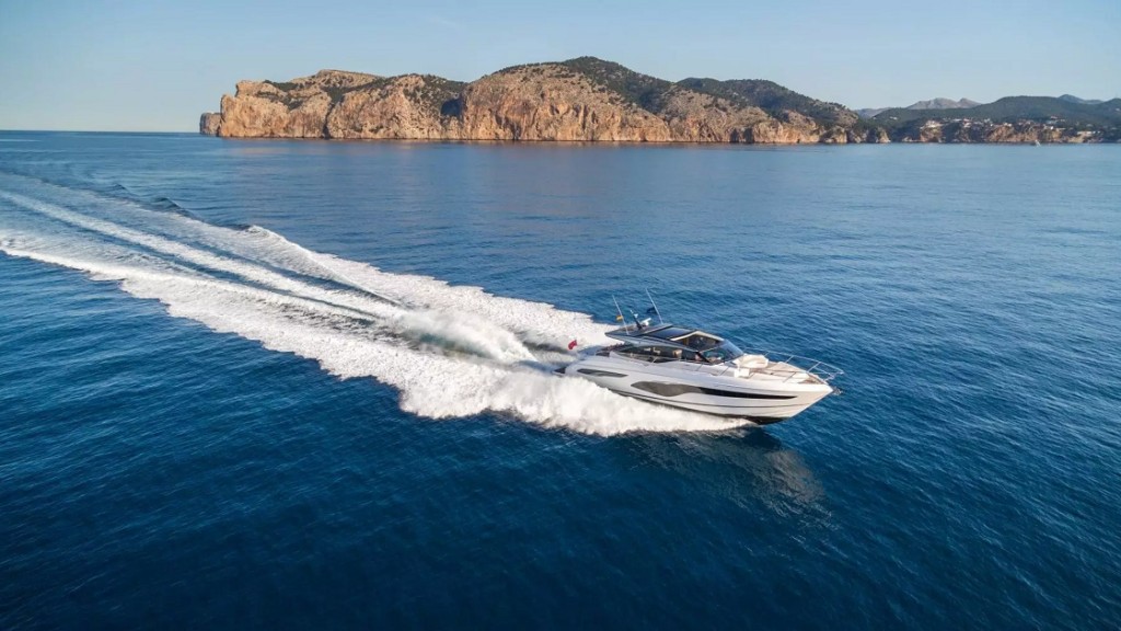Princess Luxury Yachts V65 bei Merk&Merk