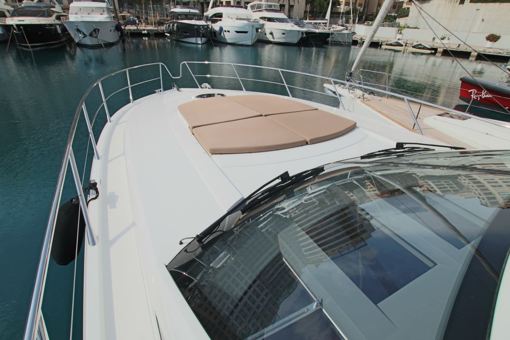 15 m Yacht: Exterior Bug