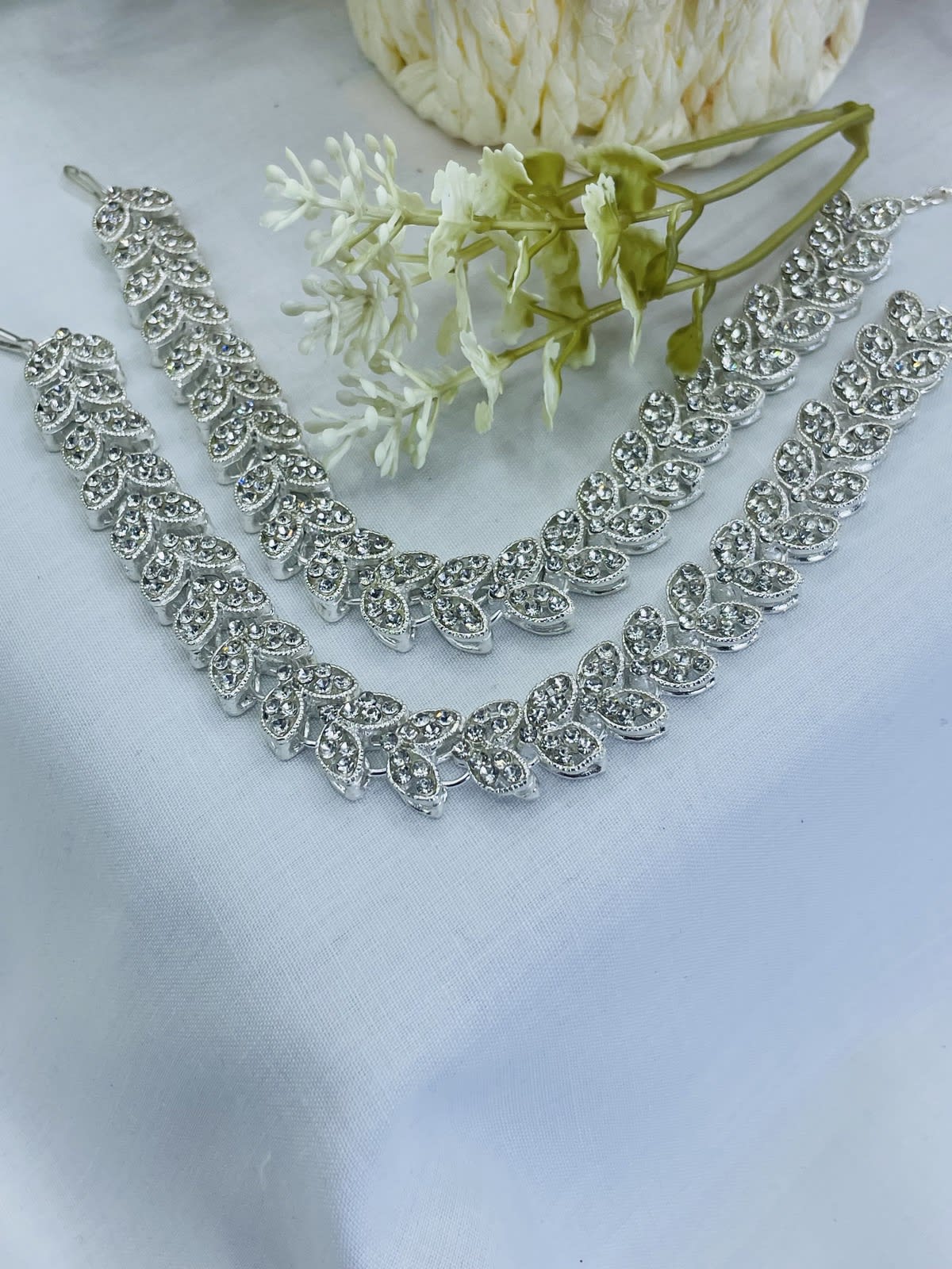 Sparkling Leaf Design Anklet