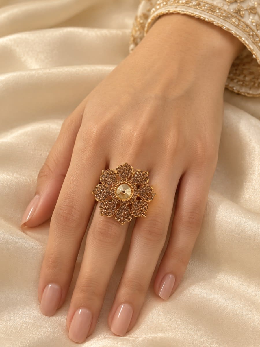 Royal Champagne Eight-Petal Floral Gold Ring