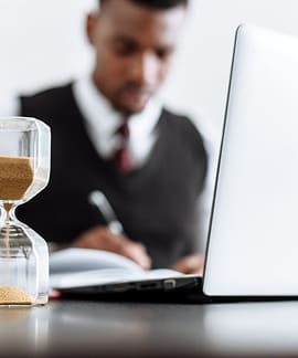 24/7 legal services hourglass representing immediate response