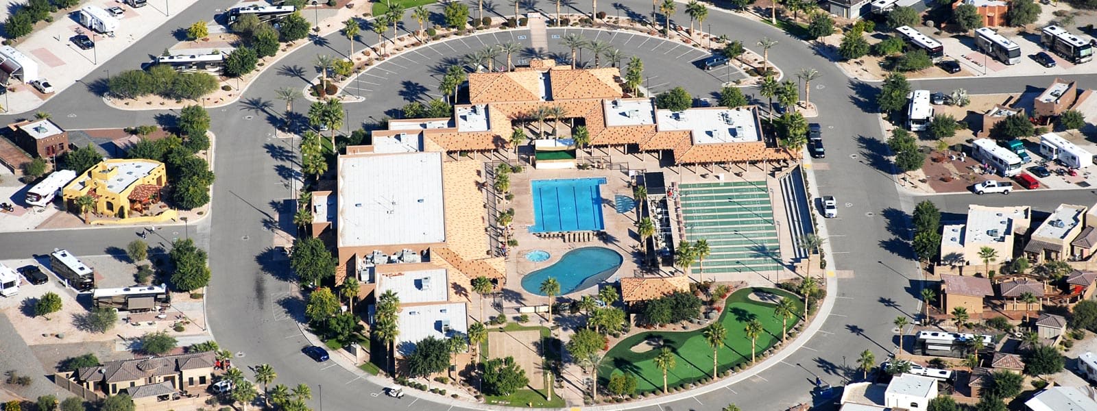 Swimming pool and recreation center at Palms RV Resort in Yuma AZ