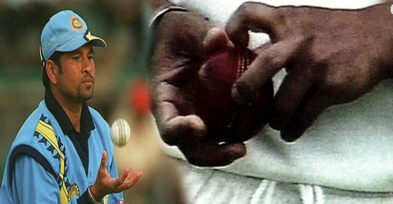 বলের সিম থেকে ঘাস সরানোর চেষ্টা করেন, তাতেই অভিযুক্ত হয়ে বল টেম্পারিংয়ে