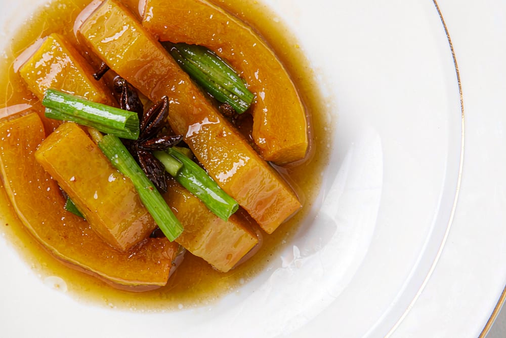 Abóbora Salteada (炒南瓜) – Doce, Macia e Crocante nas Pontas