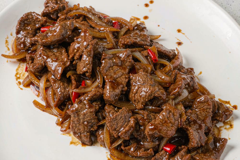 Carne Bovina com Vinagre Preto (醋溜牛肉) – A Doçura Ácida do Norte