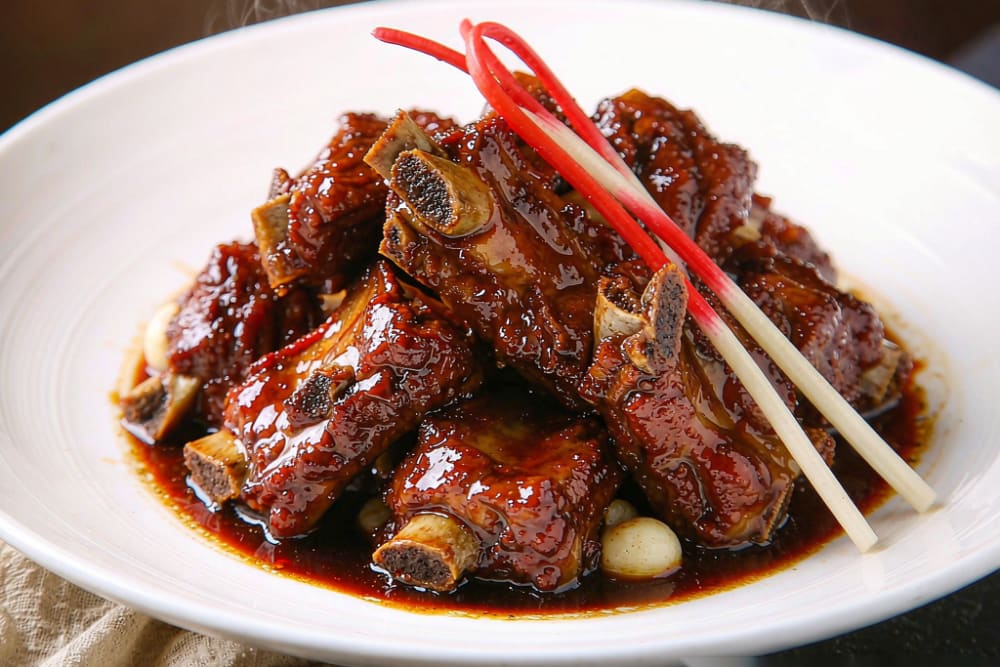 Costela de Porco na Cerveja (啤酒排骨) – Braisada Até Desmanchar