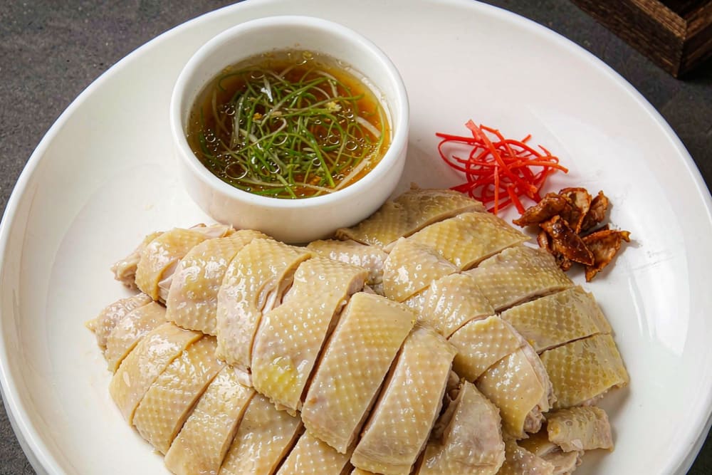 Frango Branco Cortado (白切鸡) – A Técnica Cantonesa do Frango Perfeito