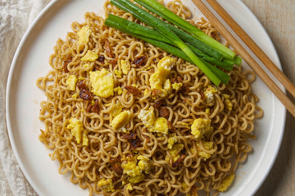 Macarrão com Ovo (蛋炒面) – O Chow Mein Mais Simples e Viciante