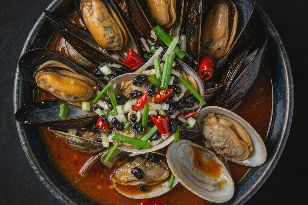 Mexilhões ao Feijão Preto (豆豉炒青口) – O Fruto do Mar de Portugal no Wok