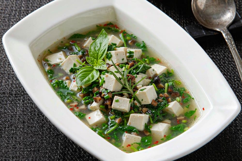 Sopa de Legumes (蔬菜汤) – A Sopa Clara que Limpa o Paladar