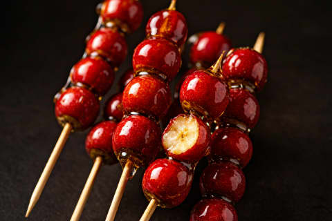 Espeto de Açúcar com Espinheiro (冰糖葫芦) – Frutas em Calda de Açúcar, Estilo Beijing