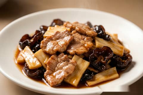 Porco Refogado com Bambu e Fungo Negro (冬笋木耳炒肉) – Carne Suína com Brotos de Bambu e Cogumelos