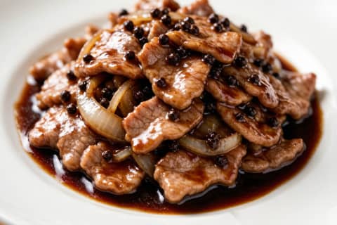 Porco com Pimenta Preta (黑椒猪柳) – Fatias Tenras e Intensas