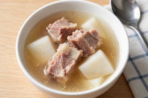 Sopa de Costela e Rabanete (白萝卜排骨汤) – Reconforto Cantonês
