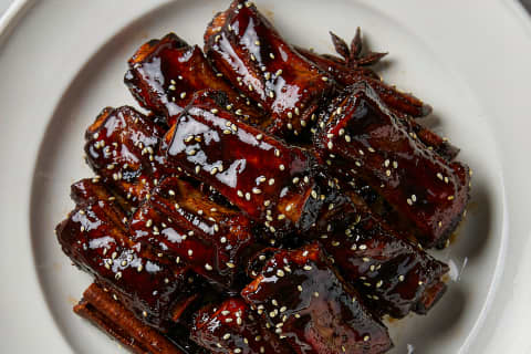 Costelas de Porco à Canela (五香排骨) – O Braseado Doce e Perfumado de Xangai