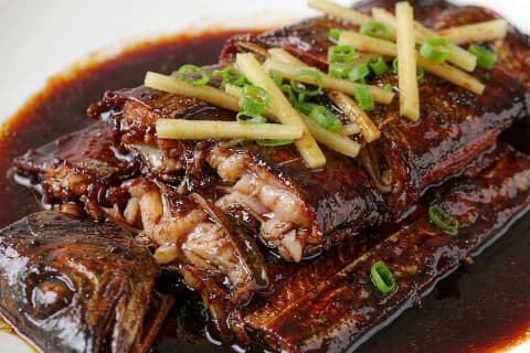 Peixe-Fita Braisado (Hong Shao Dai Yu)