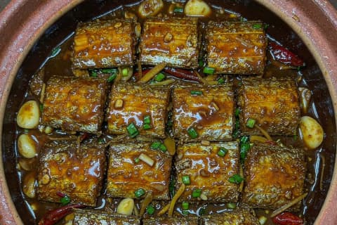 Peixe Fita Brasado (红烧带鱼)