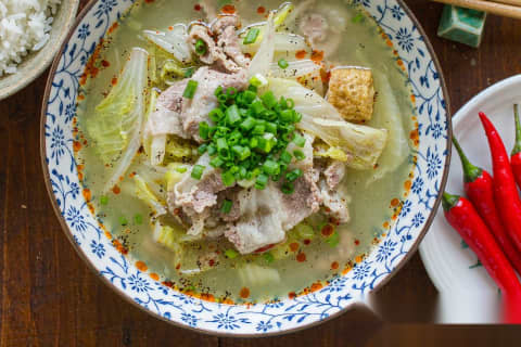 Porco com Repolho Azedo (酸菜白肉)