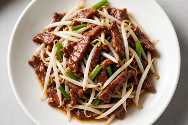 Carne Bovina com Broto de Feijão (牛肉炒豆芽) – Salteado Crocante