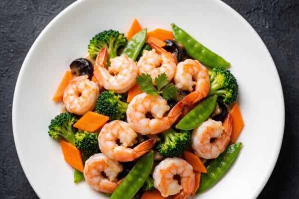 Camarão Salteado com Legumes (虾仁炒时蔬) – Camarão Suculento e Colorido