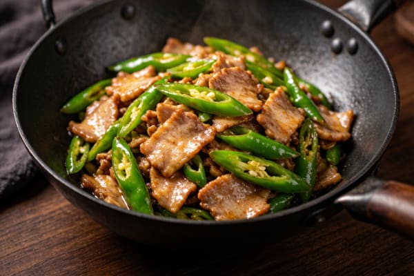 Porco Salteado com Pimentão Verde (辣椒炒肉) – Fatias de Porco com Pimenta Verde, Estilo Hunan