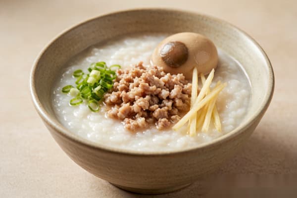 Congee de Porco (瘦肉粥) – Mingau de Arroz com Carne Suína