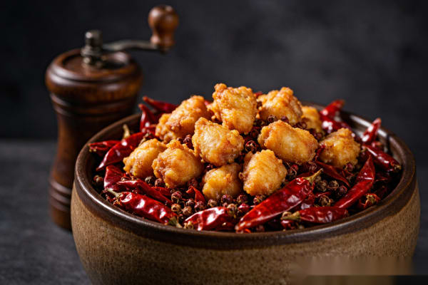 Frango Apimentado de Hunan (湖南辣子鸡) – Petisco Crocante e Ardido