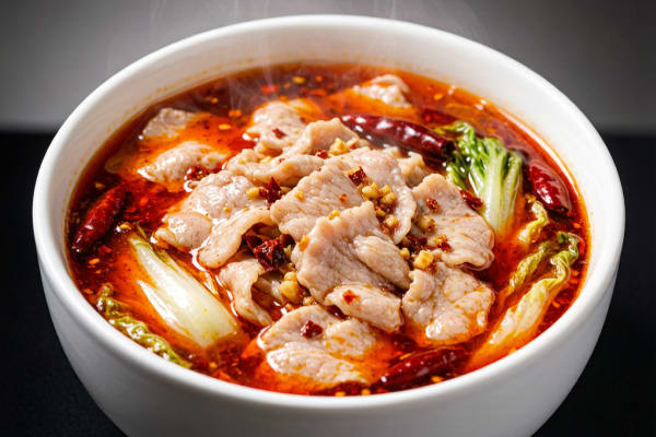 Porco em Caldo Picante (水煮肉片) – Fatias Suculentas e Ardidas