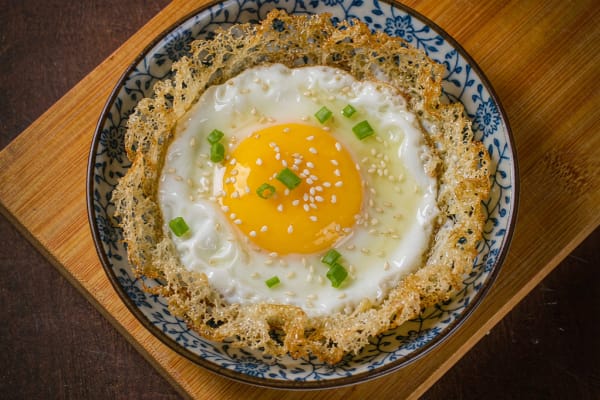 Ovo Frito Chinês (煎蛋) – O Ovo com Borda Crocante e Gema Molinha