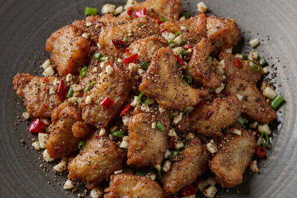 Peixe Sal e Pimenta (椒盐鱼) – O Filé Crocante que Estala