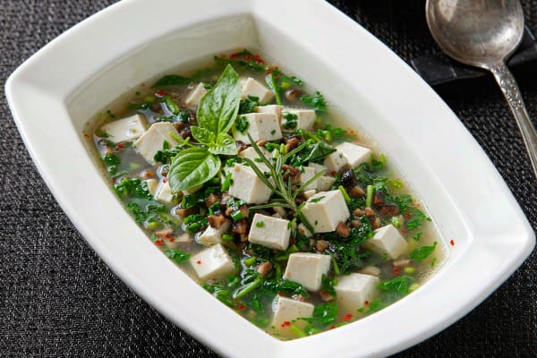Sopa de Legumes (蔬菜汤) – A Sopa Clara que Limpa o Paladar