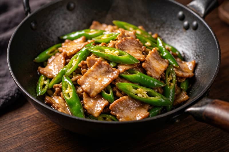 Porco Salteado com Pimentão Verde (辣椒炒肉) – Fatias de Porco com Pimenta Verde, Estilo Hunan