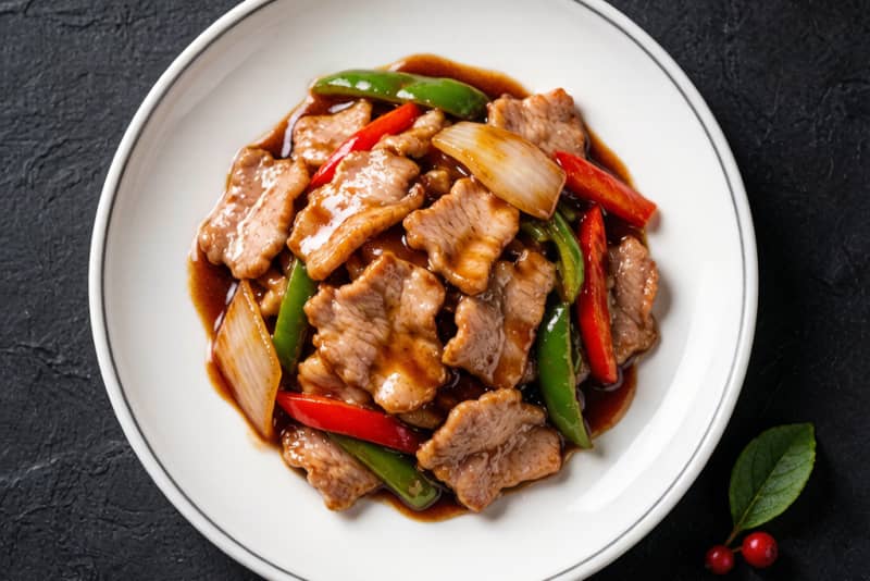 Porco com Molho de Ostra (蚝油肉片) – Fatias Macias e Brilhantes