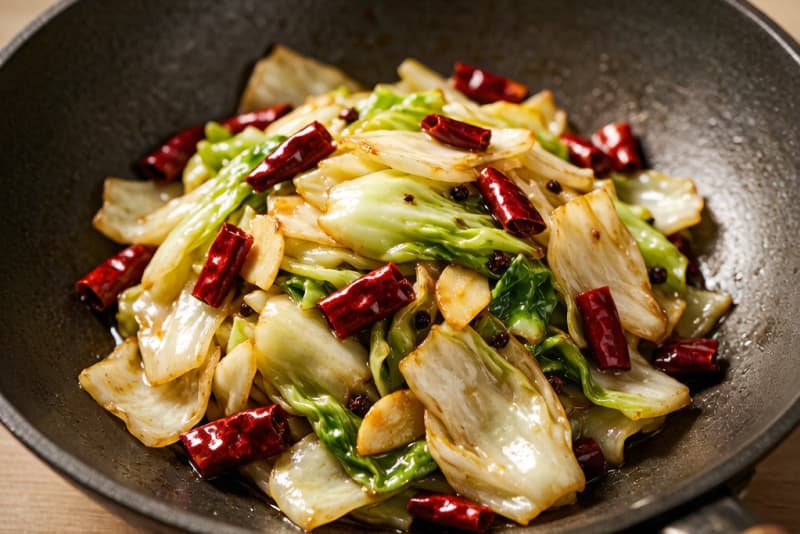 Repolho Salteado à Mão (手撕包菜) – Repolho Triturado com Pimenta, Estilo Hunan