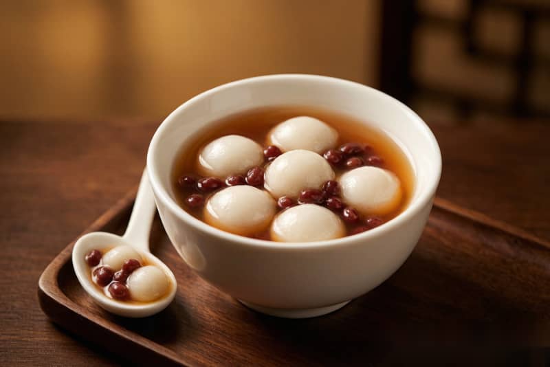 Tang Yuan (汤圆) – Bolinhos Doces de Arroz no Caldo