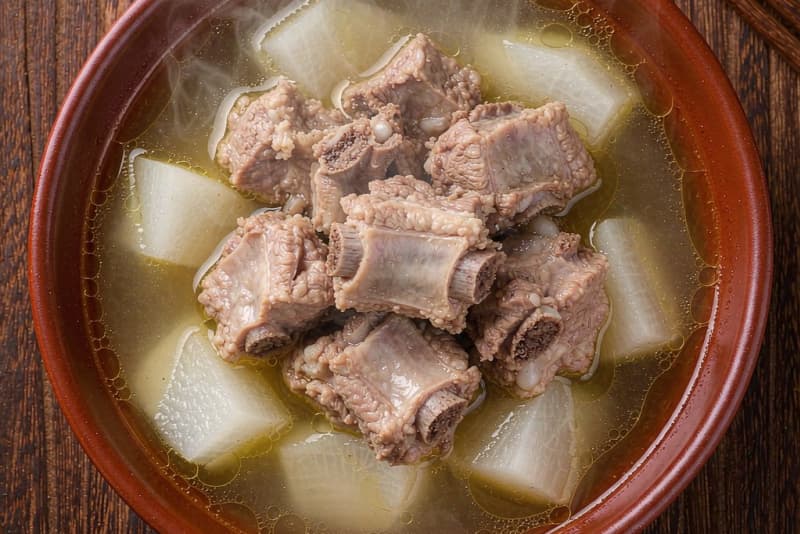 Sopa de Costela e Rabanete (萝卜排骨汤)