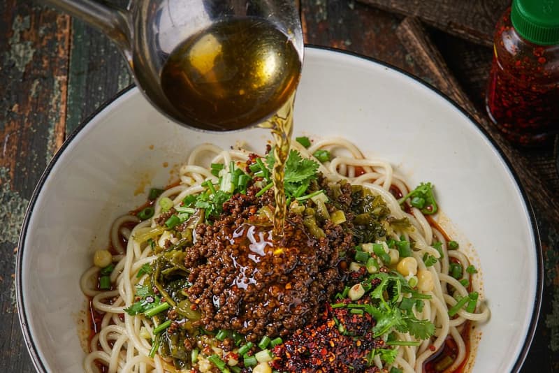 Macarrão ao Óleo Quente (油泼面)