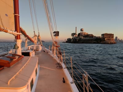 Freda-B-sailing-towards-Alcatraz-photo-credit-Justin-Ketzler.jpg