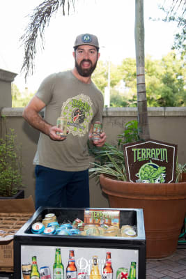 DawnAielloPhotography.Burgers.Brews.19-21.jpg