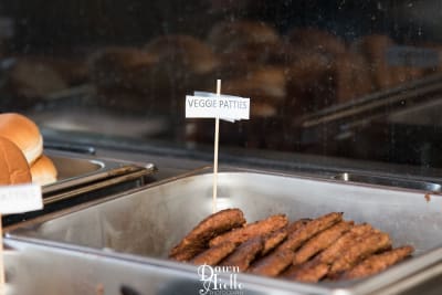 DawnAielloPhotography.Burgers.Brews.19-71.jpg