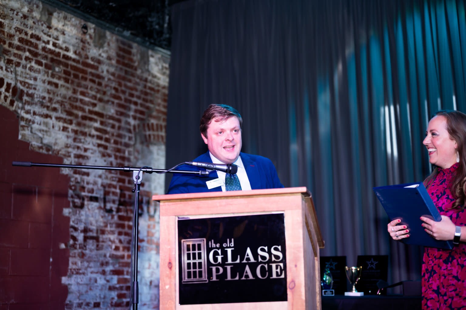 Chris Hoeman accepting the 2025 Visionary Volunteer Award