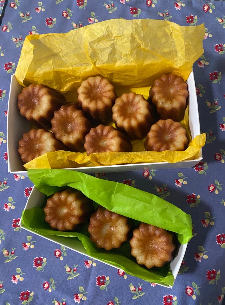 Box of 8 Canelés with Box of 3