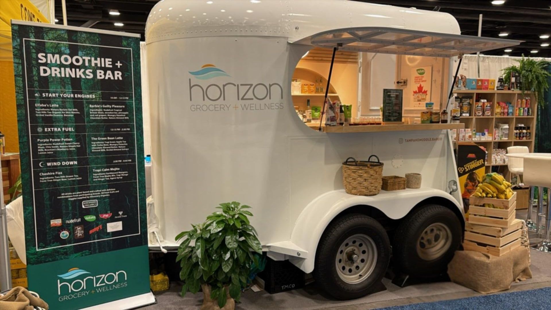 white horse trailer bar smoothies at a trade show booth
