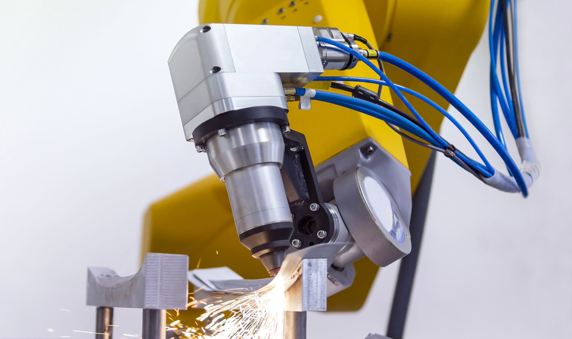 Robot based manufacturing