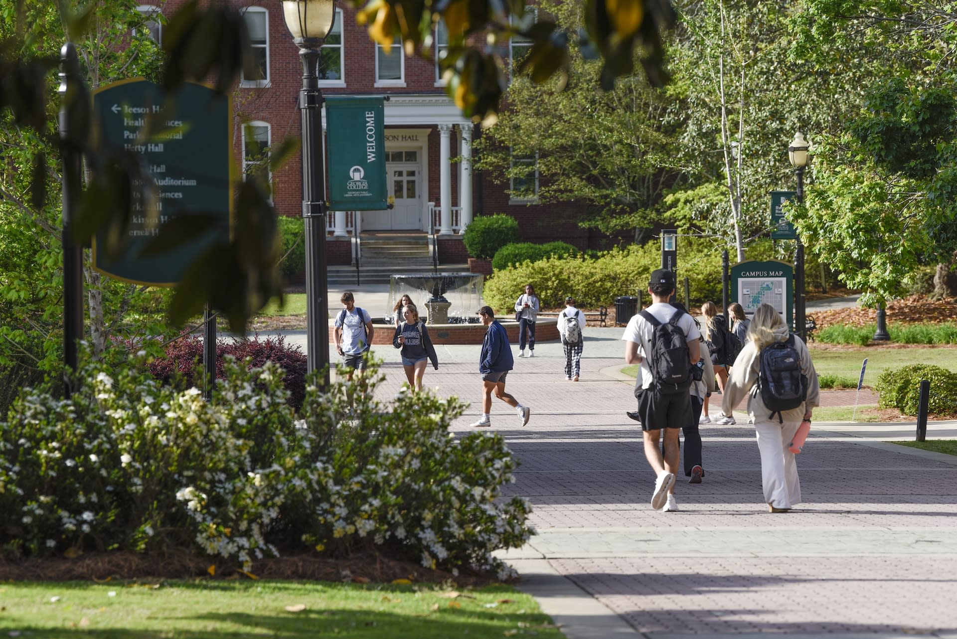 COLLEGE STUDENTS ON CAMPUS
