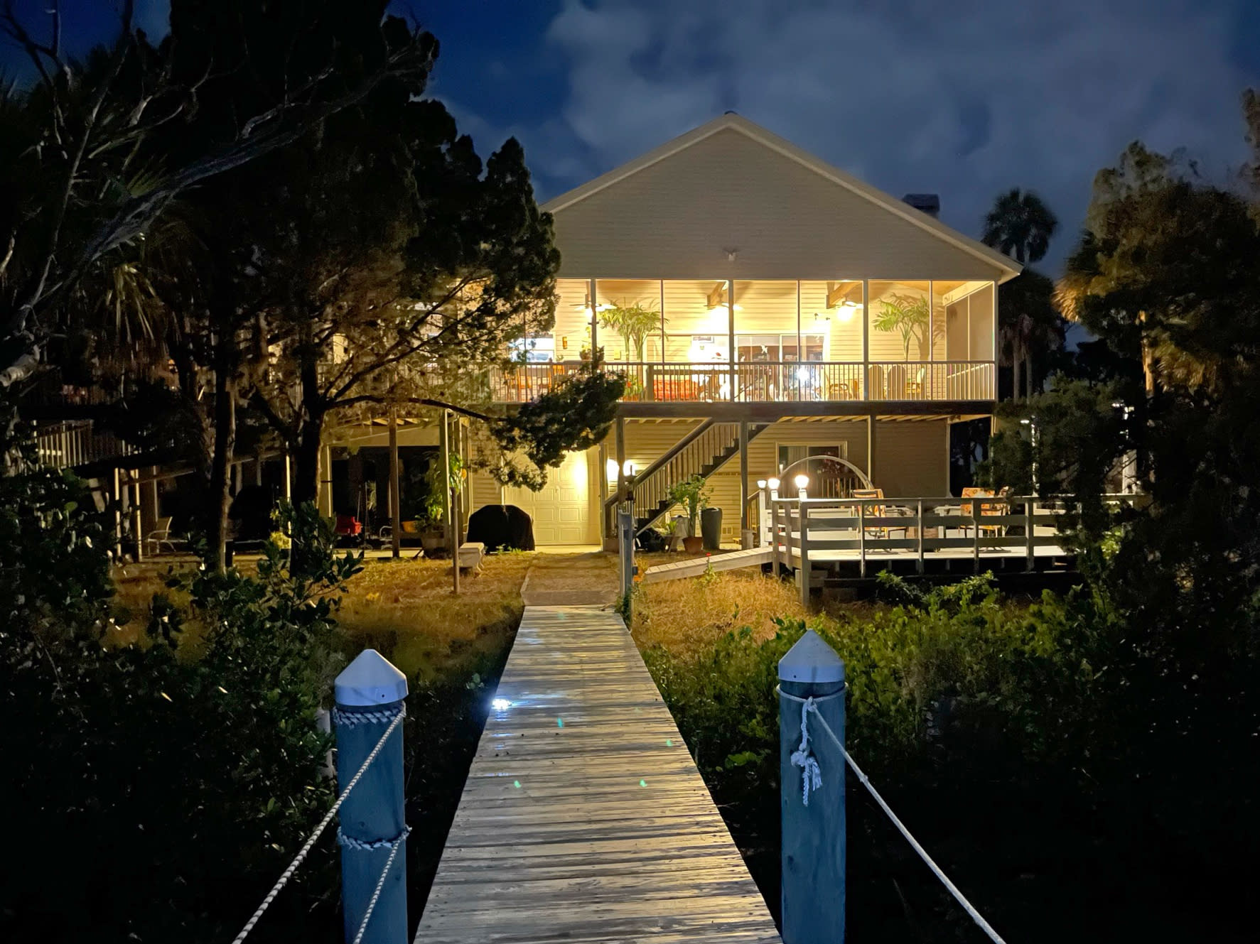 Crystal River Lullaby B&B at night