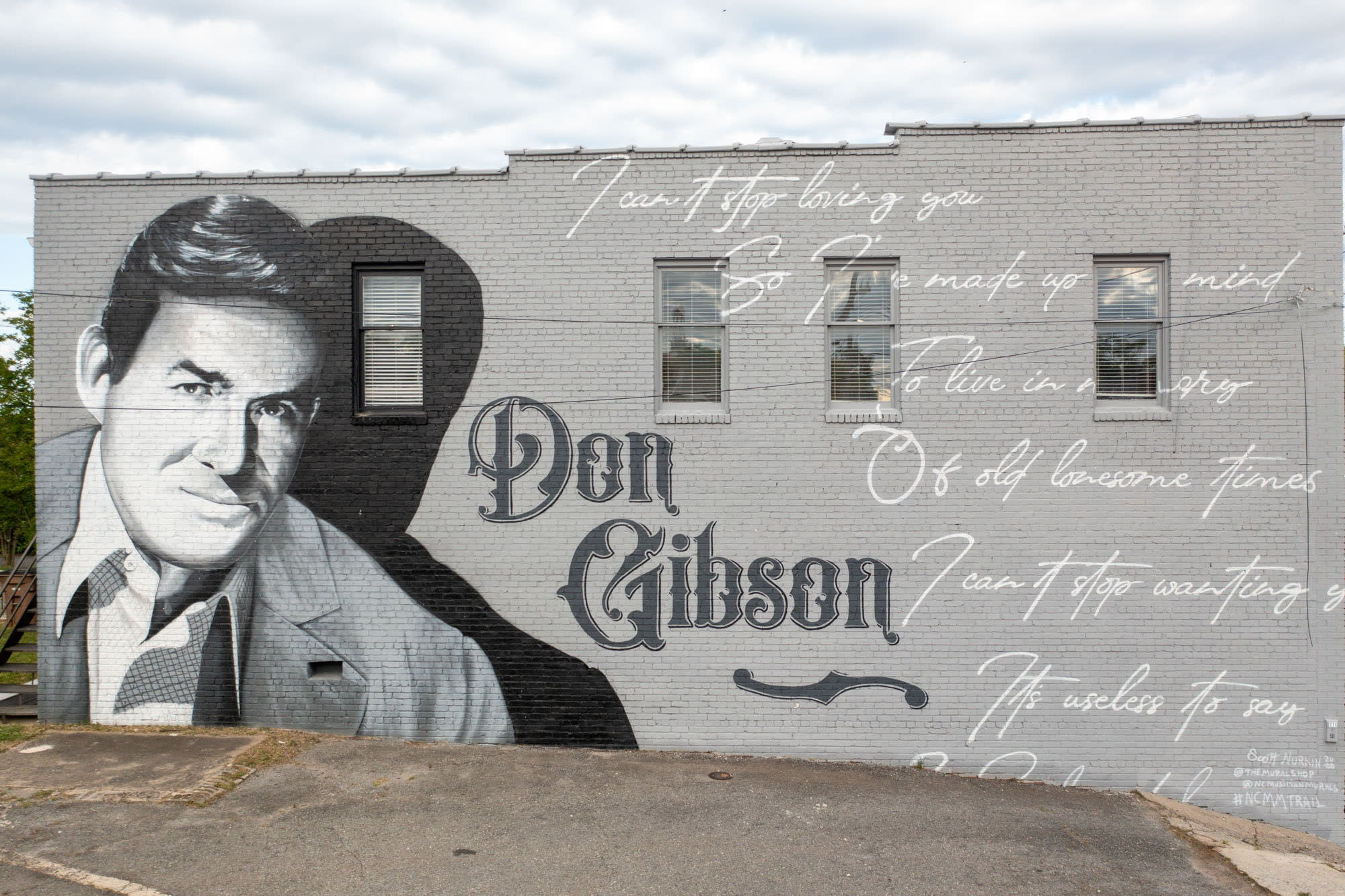 A large mural of Country artist and Songwriting Legend, Don Gibson, a Shelby, NC native.