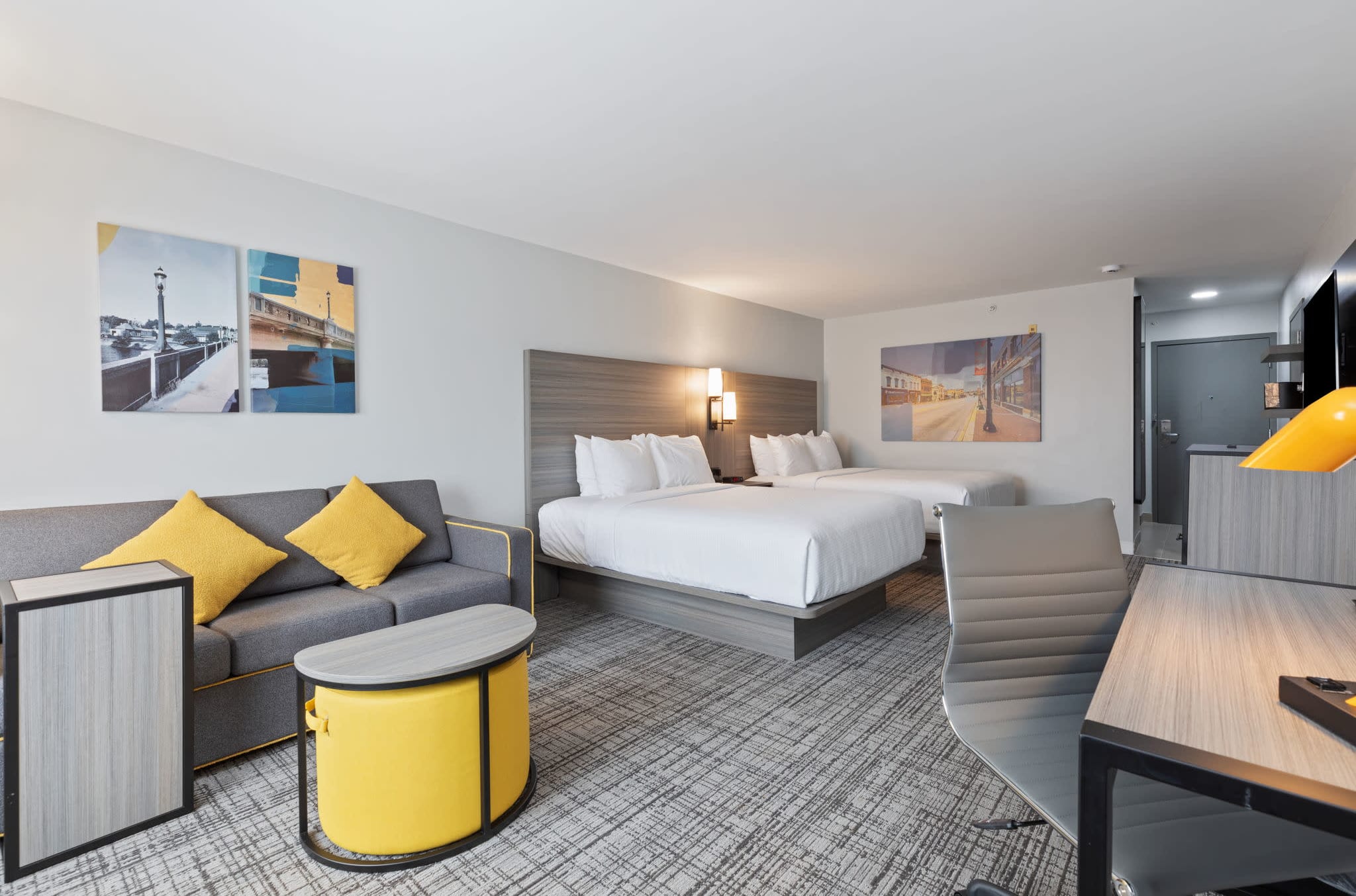 Queen Queen with Pull Sofa Sleeper