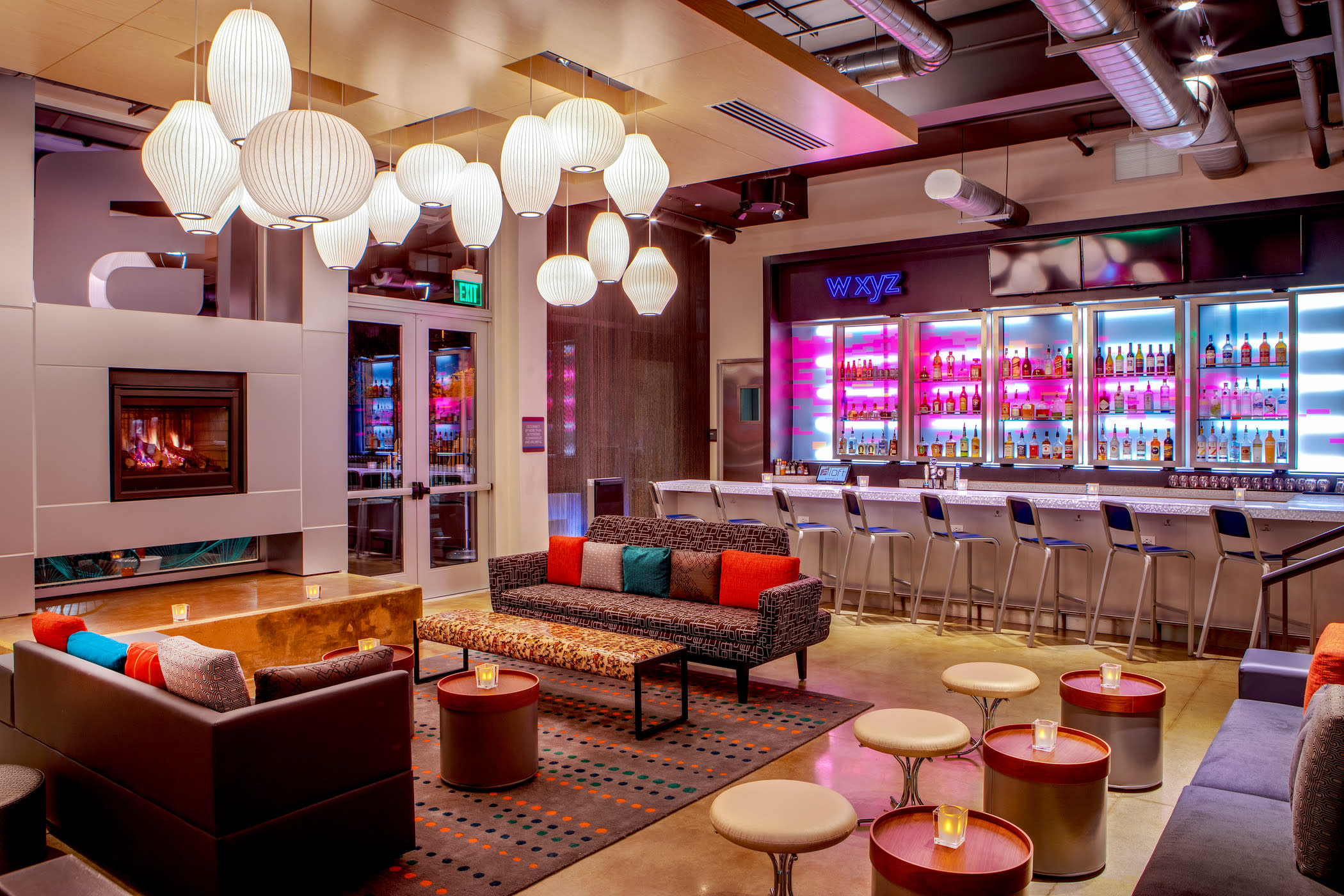 w xyz Bar Lounge